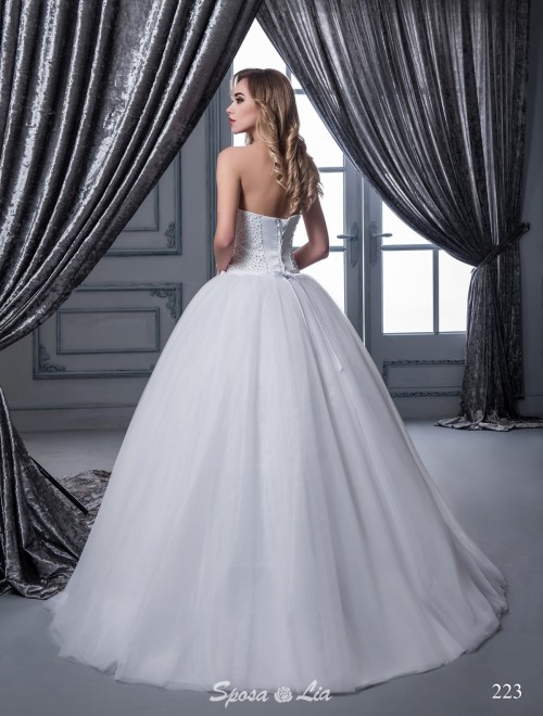 https://www.sposa-lia.com/images/stories/virtuemart/product/223       (3).jpg
